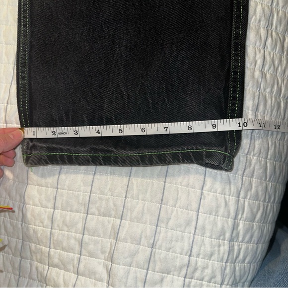 Hot Topic Denim High Rise Carpenter Size 17 Black with Green stitching - Picture 2 of 9
